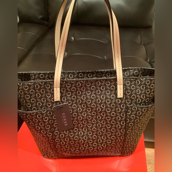 NEW GUESS BAG SATCHEL STYLE GORGEOUS WITH ALL OVER GUESS LOGO FASHIONABLE BAG - Picture 7 of 7
